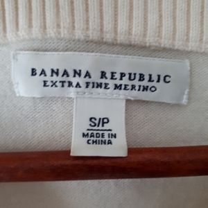 Banana Republic Sweaters - Banana Republic Extra Fine Merino Cream Sweater Banana Republic Sweaters - Banana Republic Extra Fine Merino Cream Sweater